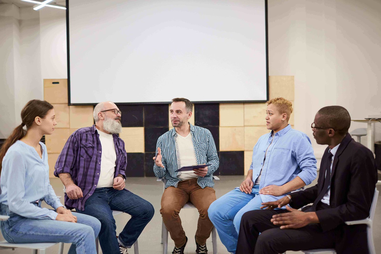 How Long Are Alcoholics Anonymous (AA) Meetings Usually?